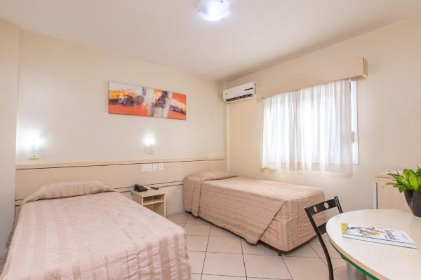 Na zdjęciu widoczny jest obiekt Hotel Express Canoas położony w mieście Canoas.