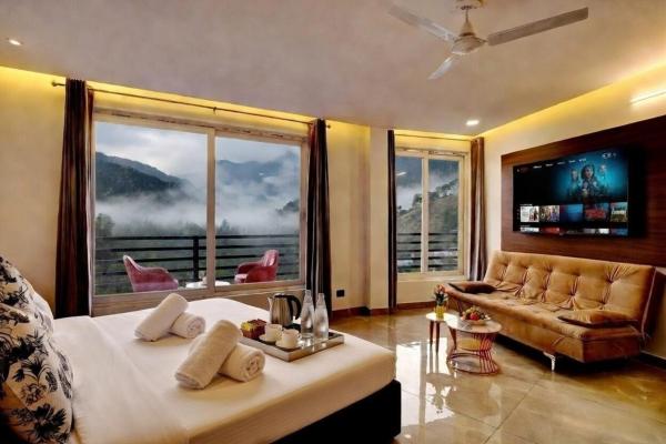 A la foto es mostra l'objecte Hilltop Luxury Villa Nainital with Enchanting Views and Caretaker situat a la ciutat de Bhowāli.
