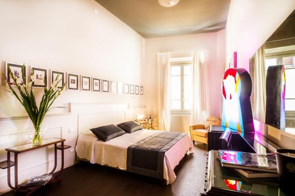 Na fotografii je vidět objekt Arnobio Florence Suites nacházející se ve městě Florencie.