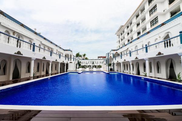 Na fotografii je vidět objekt Boracay Summer Palace Hotel nacházející se ve městě Boracay.