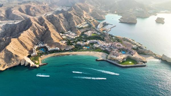 写真にはマスカット市にあるHilton Muscat Al Bandarが写っています。