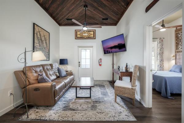 Ship Style Luxury Downtown, Boat Trailer Parking! - Cedar Key, FL