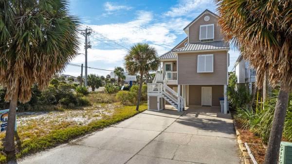 Blues Beach Bungalow - Navarre Beach, FL