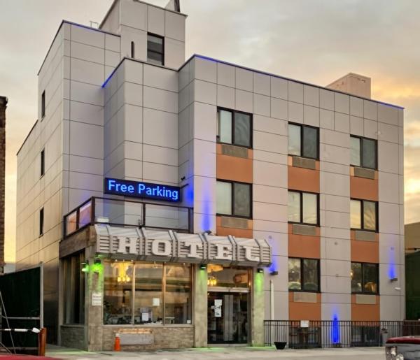 På billedet ses objektet Umbrella Hotel Brooklyn - Newly Renovated beliggende i byen Brooklyn.