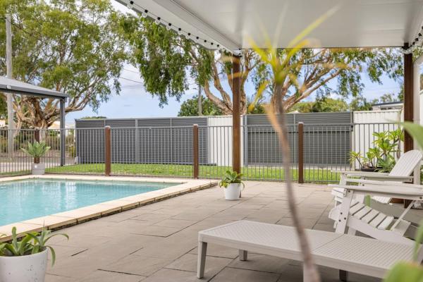 Pet Friendly Beachside Hideaway - Lazy On Lowry - Brisbane