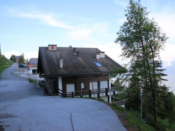 Na fotografii je vidět objekt Cozy Apartment With Mountain Views nacházející se ve městě Veysonnaz.