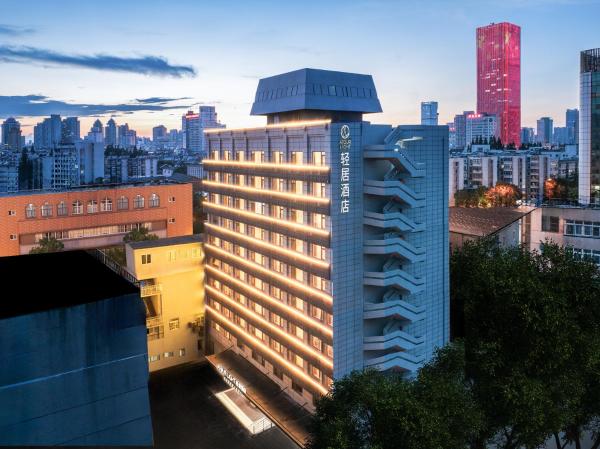Na fotografii je vidět objekt Atour Light Hotel Hefei Huaihe Road Pedestrian Street Provincial Hospital nacházející se ve městě Che-fej.