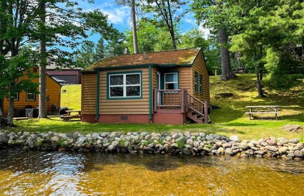Nella foto è visibile l'oggetto Minocqua Shores Cabin #2 situato nella città di Minocqua.