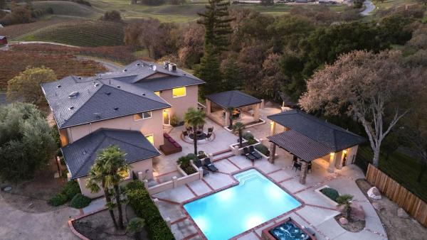 Sleeps 18 2 Homes Vineyard Estate Pool Spa Outdoor Dining Minutes To Templeton And Paso Robles - Paso Robles, CA