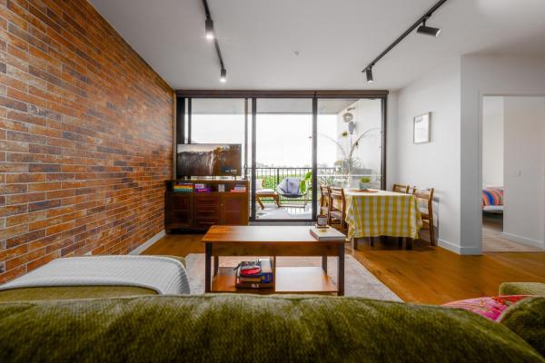 Stylish Brunswick Apartment - Free Wi-fi - Northland