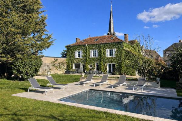 A la foto es mostra l'objecte Bel Air situat a la ciutat de Croth.