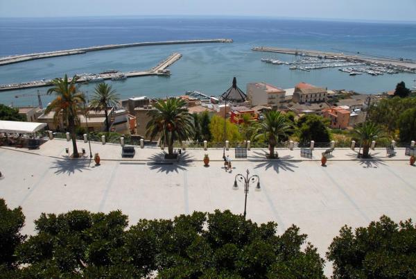 På billedet ses objektet Garibaldi Relais beliggende i byen Sciacca.
