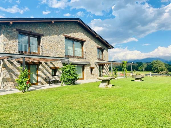 Na zdjęciu widoczny jest obiekt Casa de 7 suites y vistas 360. Les Feixes Llargues położony w mieście Bolvir.