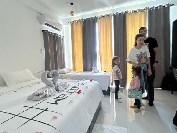 På bildet vises objektet REEF SHINE Thoddoo som ligger i byen Thoddoo.