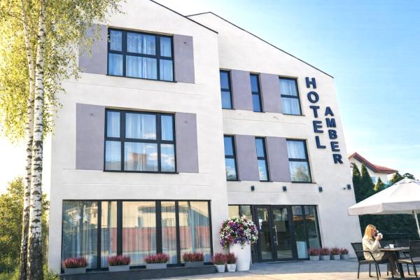 Nella foto è visibile l'oggetto Hotel Amber situato nella città di Rybie.