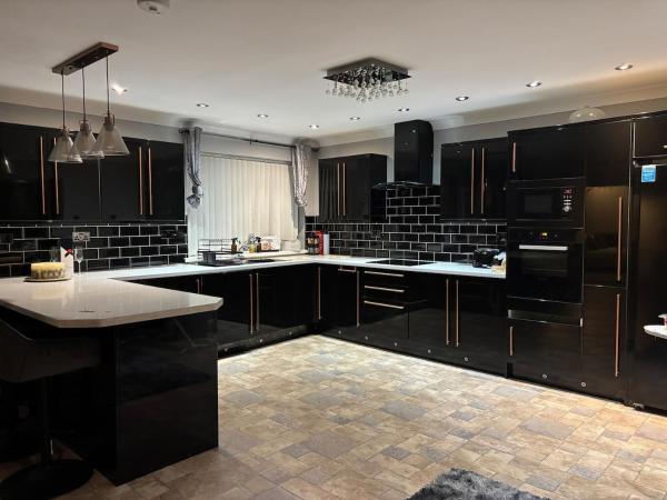 The Moon Stylish Cosy Apartment Near Pontypool - Abergavenny