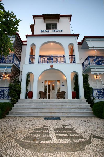 Na zdjęciu widoczny jest obiekt Ionio Gastronomy Suites położony w mieście Ammoudia.