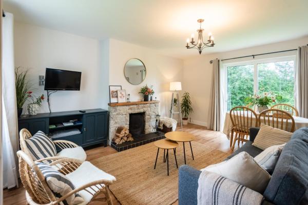 Na fotografii je vidět objekt Leitrim Quay - Riverside Cottage 5 nacházející se ve městě Bellanaboy.
