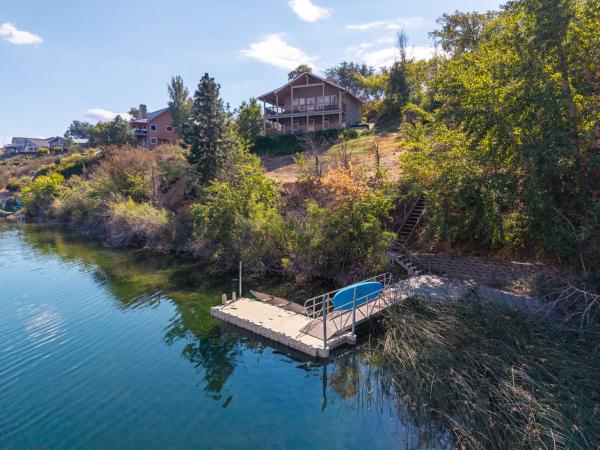 Lakefront Cottage - Hot Tub - Private Dock - Near Chelan - Lake Chelan State Park, Chelan
