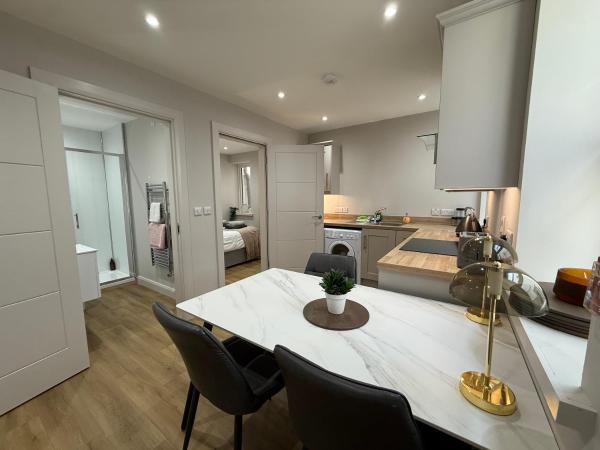 Modern 1br Apt In Portrush - Central & Stylish Stay - Portrush