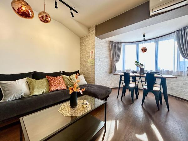 På billedet ses objektet Pine Look Mansion - Vacation STAY 8087 beliggende i byen Osaka.