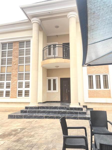 Very Condusive Apartment With Uninteruptable Powr Supply And Game - Ibadan