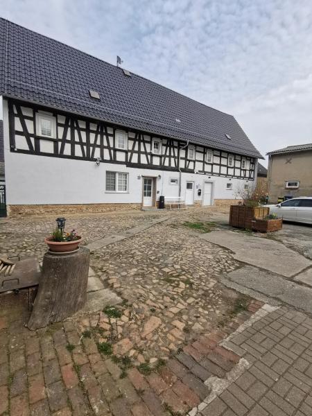 På billedet kan man se Gästewohnung Schönfeld beliggende i byen Bocka.