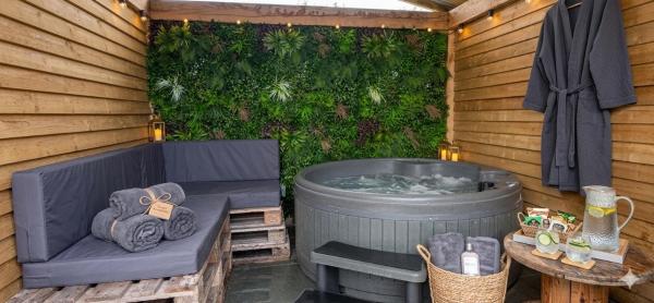 Luxury Barn & Hot Tub At Escape To The Stables - Nordwales