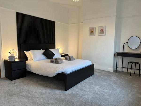 Spacious 3 Bedroom House In Sheffield - 로더럼