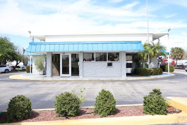 Crossroads Inn - Fort Pierce, FL