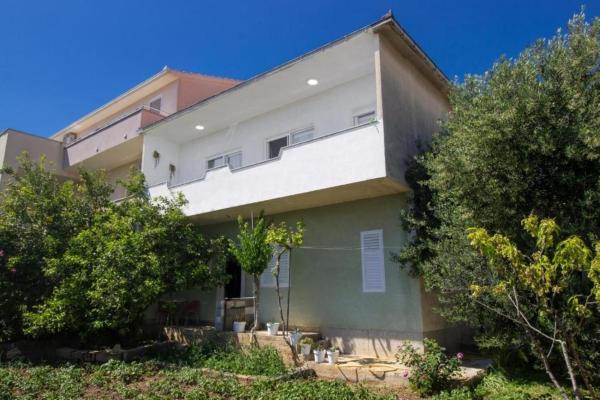 Apartments With Parking Space Trogir - 25365 - Trogir