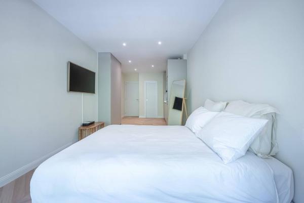 Charming Apartment With A Terrace And Pool Views - Puerto Banús