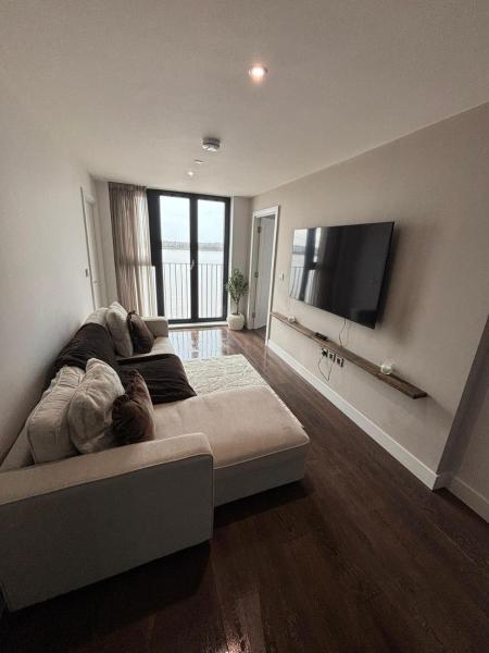 #132 Modern Flat Mins From Royal Albertdock - For 5 - " Perfect For Contractors And Families - Free Parking" - Birkenhead