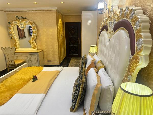 A la foto es mostra l'objecte Tobby Royal Suites situat a la ciutat de Ikeja.