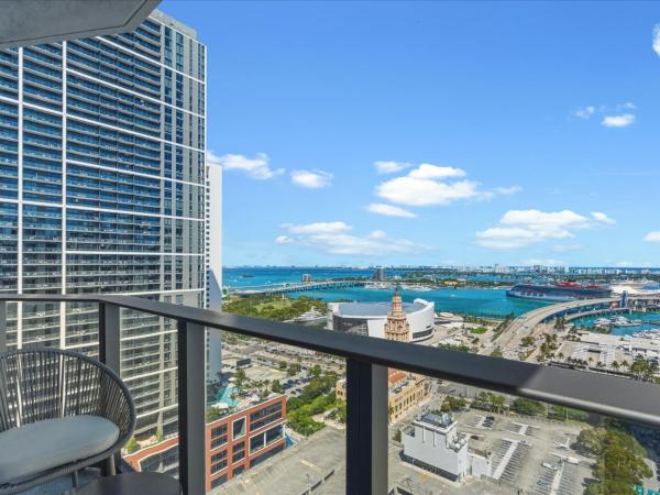 Elegant Condo Near Bayside In Central Miami - Miami