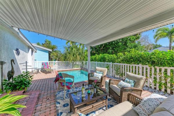 Seashell Oasis - Dog Friendly, Pool By Anna Maria Life - Bradenton Beach, FL