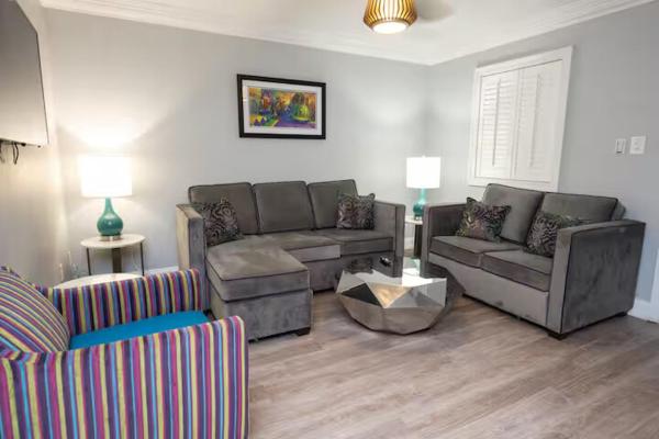 Modern 1br Retreat On Frenchmen Street W Pool - Lafayette, LA