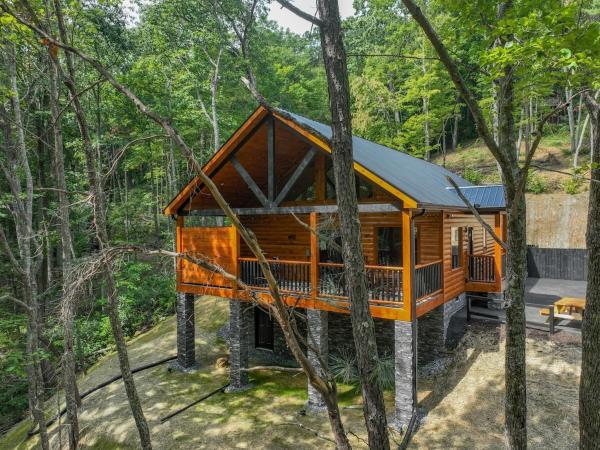 Mommy Bear ~ Cozy Gatlinburg Cabin–5 Min To Skiing & More - 加特林堡