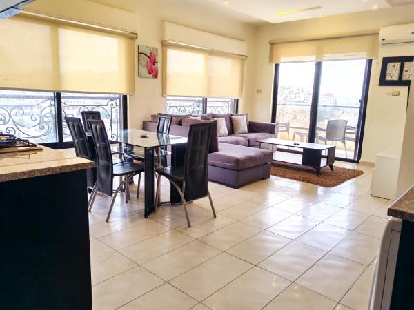På billedet ses objektet Dair Ghbar Gate Apartments beliggende i byen Amman.