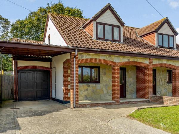 2 Bed In Totland Bay Ic003 - Lymington