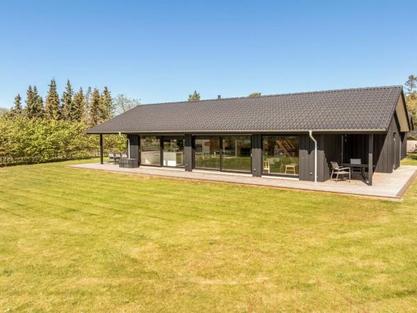 På billedet ses objektet Holiday Home Alfrede - from the sea by Interhome beliggende i byen Hals.