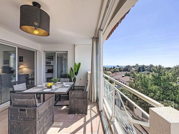 La photo montre l'objet Apartment Les Calanques d'Azur by Interhome situé dans la ville de Saint-Aygulf.
