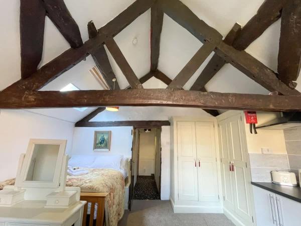 Great City Location Full Studio Kitchenette Bathroom - Chester, UK