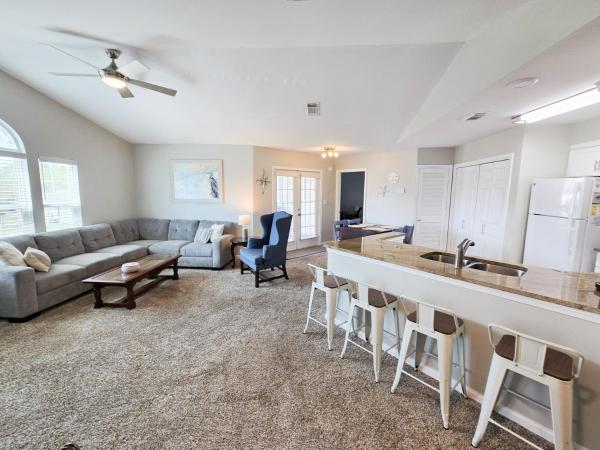 Charming 2br Condo W/ Private Balcony In Gulf Shores, Pool, Hot Tub - Foley, AL