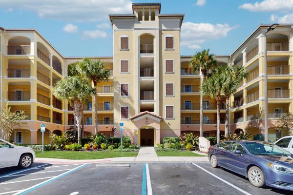 Modern Orlando Condo With Pool, Balcony Views, And Disney Shuttle - Orlando, FL