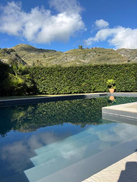 Villa Almond