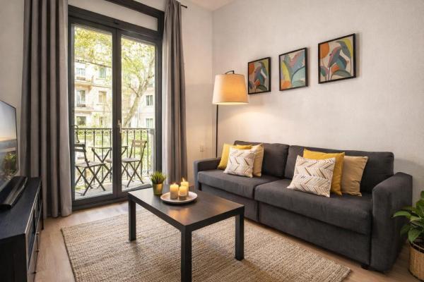 New! Cozy Barcelona City Center With Balcony - Barcelona