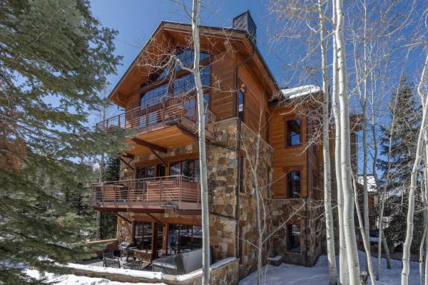Ski-in Ski-out 4br W- Deck, Hot Tub, & Crib - Telluride, CO
