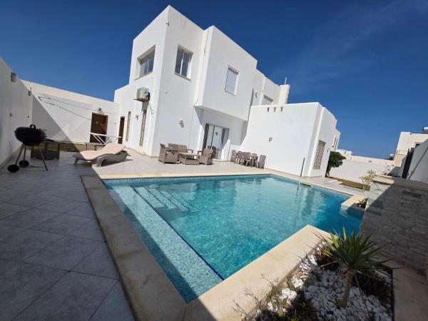 Belle Villa Avec Piscine 3 Chambres Dont 2 Suites - Jerba