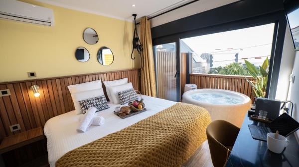 Na zdjęciu widoczny jest obiekt Maison Le Patio Jacuzzi położony w mieście Saint-Denis.